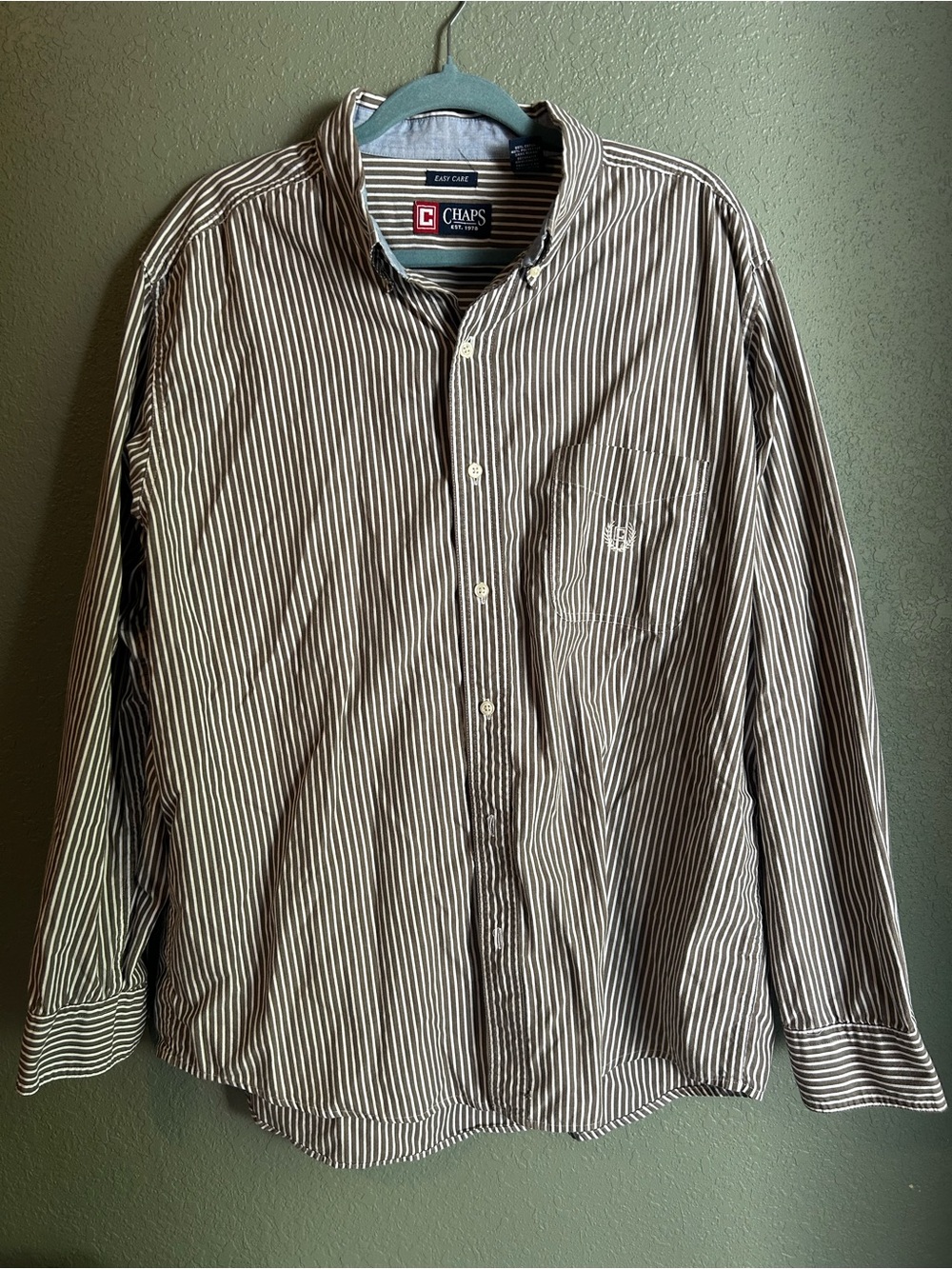 Chaps white and brown striped button-up shirt in XL. Cotton & polyester blend.